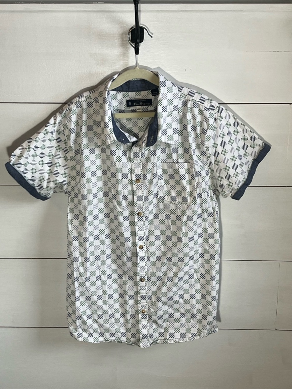 Ben Sherman White Short-Sleeve Button-Down with Navy Geometric Print
